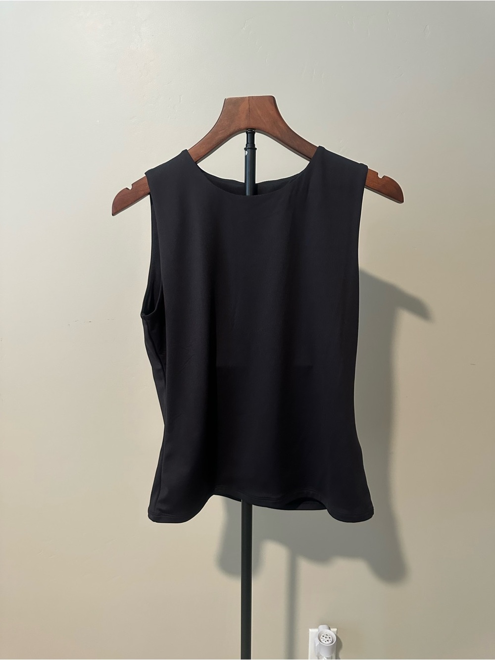 Tahari Black Sleeveless Scoop Neck Tank